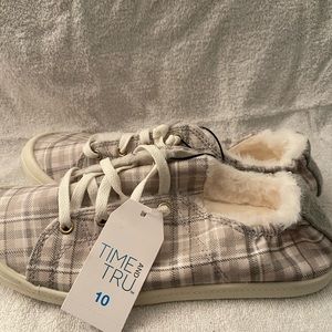 Time and tru canvas sneakers